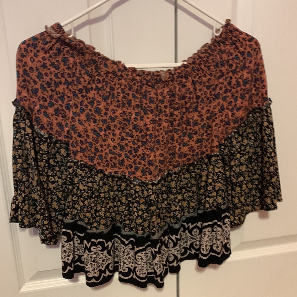 different patterned shirt - Picture 2 of 2
